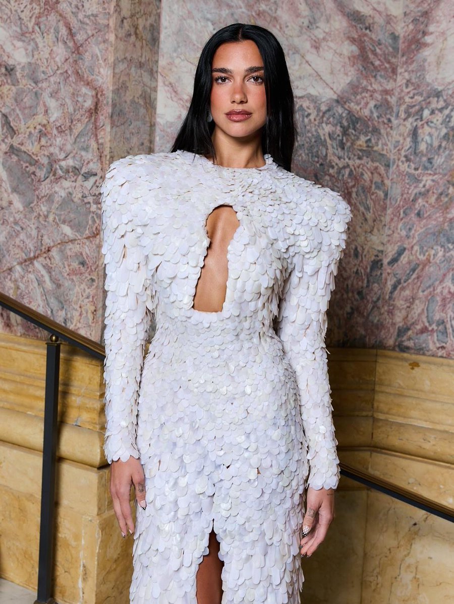DUALIPA's tweet image. Breakfast in Paris with Schiaparelli 🪽
A morning touched by magic!!! Congratulations Daniel Roseberry for a collection that felt otherworldly!! bold, beautiful and beyond!! thank you for having me 🤍