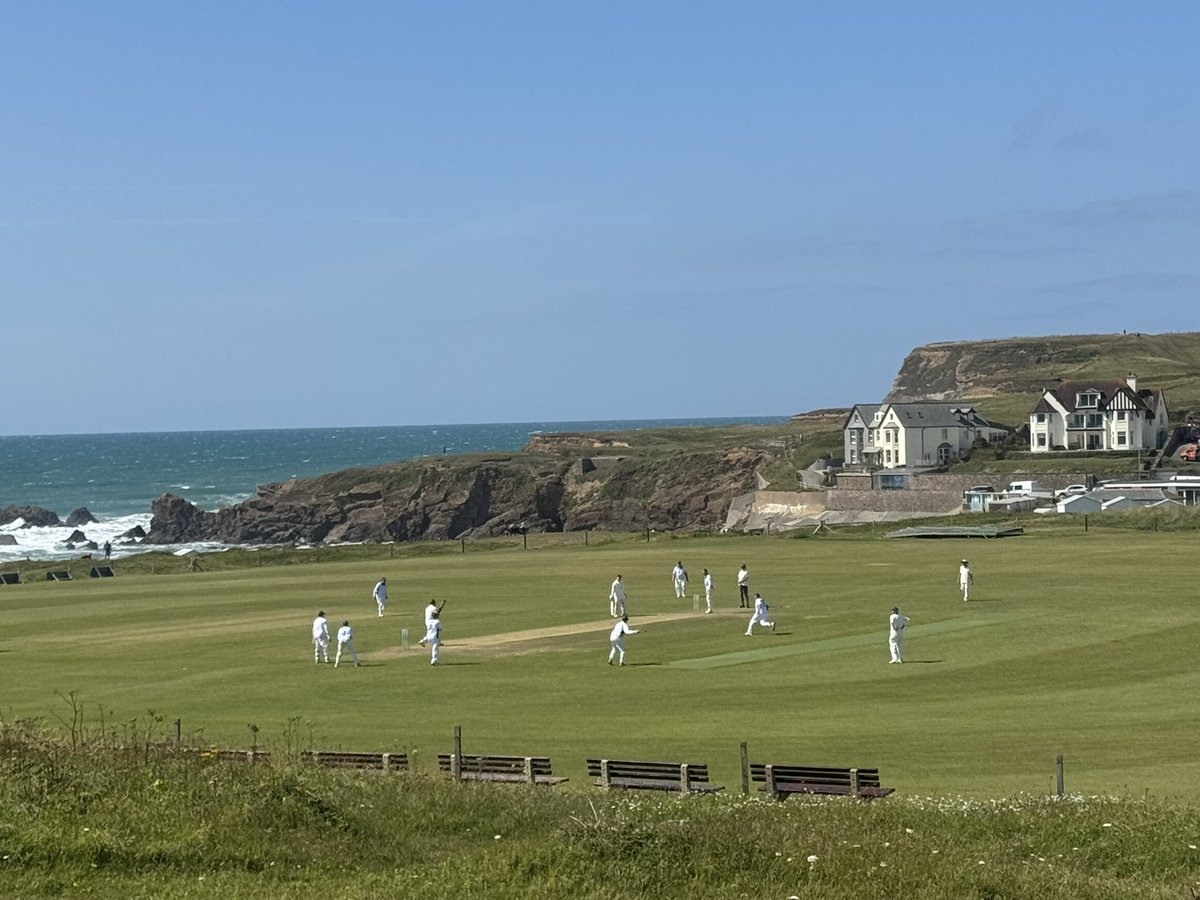 JackiHicks's tweet image. Blowing a hoolie at Bude, but at least the sun is shining โ๏ธ๐