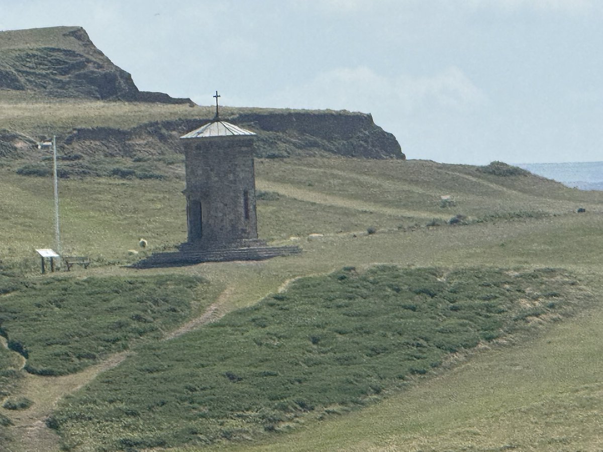 JackiHicks's tweet image. Blowing a hoolie at Bude, but at least the sun is shining โ๏ธ๐