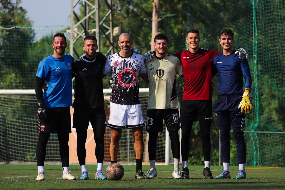 😮‍💨 Un lunes no es tan lunes si entrenas con estas 5 cabras.

😜 Y tú, el que está viendo la publicación, si quieres llegar a tope a la pretemporada, pide tu sesión individual 😉.

✅ Entrenamiento finalizado con éxito.

❤️ Gracias por vuestra confianza siempre 🧤⚽️🥅