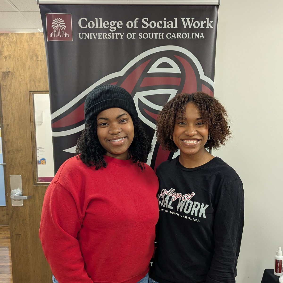 uofsccosw's tweet image. It's Monday....and starting the week with gratitude for our amazing alumni. Wherever their paths have taken them - their compassion continues to shape communities. 🐔 #GamecockSocialWork #ChangeMakers #MondayMotivation