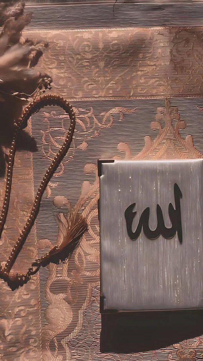 پلٹ جاؤ 

جس نے تمہیں گناہوں کے سائے تلے بھی چھپا رکھا ہے 
وہ توبہ کے سائے تلے ہرگز تمہیں رسوا نہیں کرے گا !
#اللّٰہﷻ 
#درویش