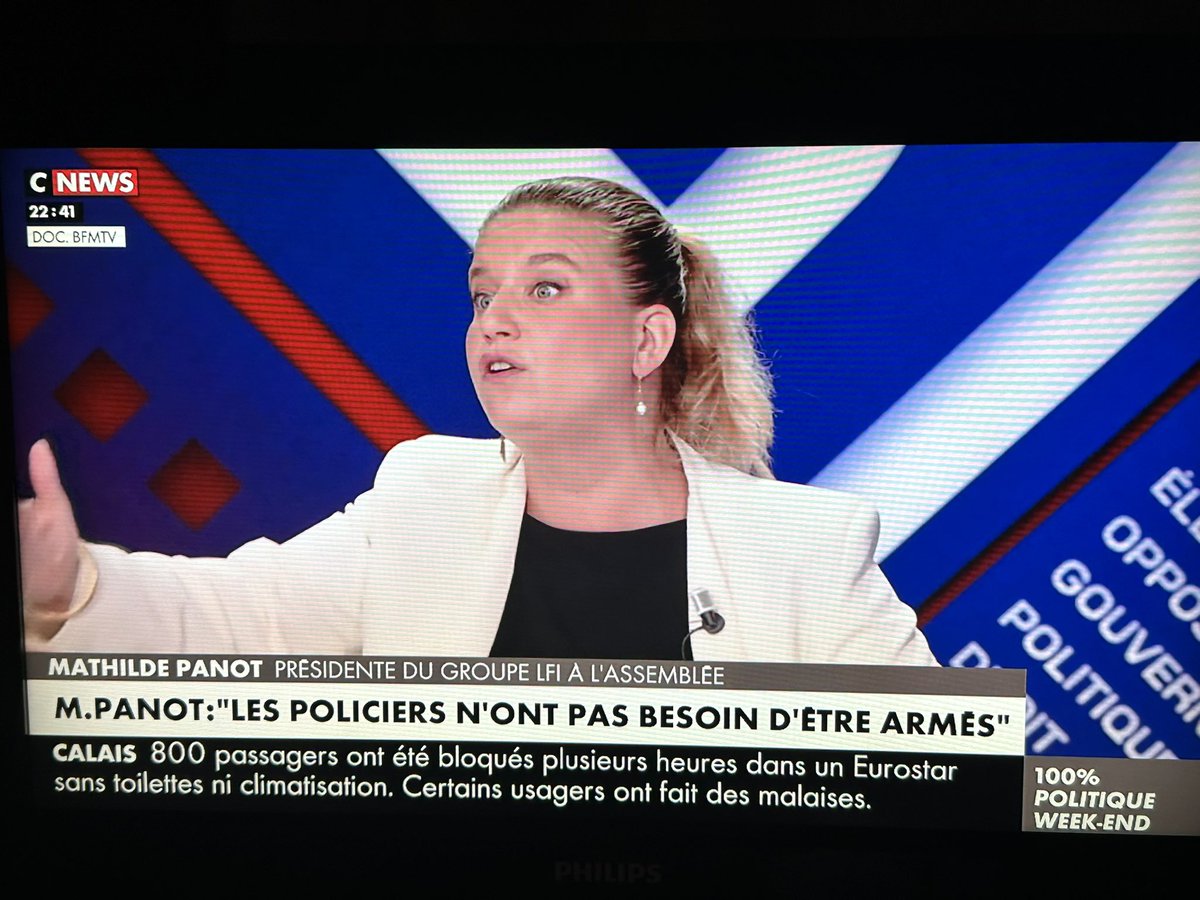 🛑👮🏻‍♀️ Désarmer la Police Municipale : la nouvelle bêtise grossière, démago et arnachique de LFI. Après la « police tue »,  LFI veut séduire les délinquants : détester la république et ne pas respecter les lois. Ils se retrouvent.
La voyoucratie en commun !