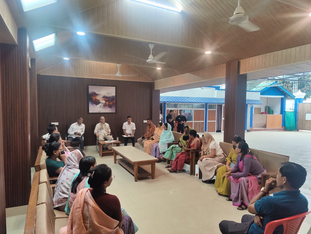 It was a pleasure to engage with the Apunba Nupi Lup of Kongkham Awang Leikai at my residence today. 
Our discussion focused on key developmental needs and initiatives for the Leikai. 
#NambolAC