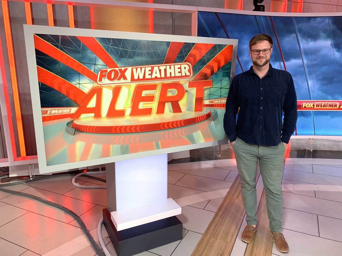 Promoted!📈 Senior Producer📍

It’s officially official! Promotion number two at FOX. Grateful for forward momentum.

⬆️ Lead Line Producer / Hybrid Senior Producer
⬆️ Line Producer