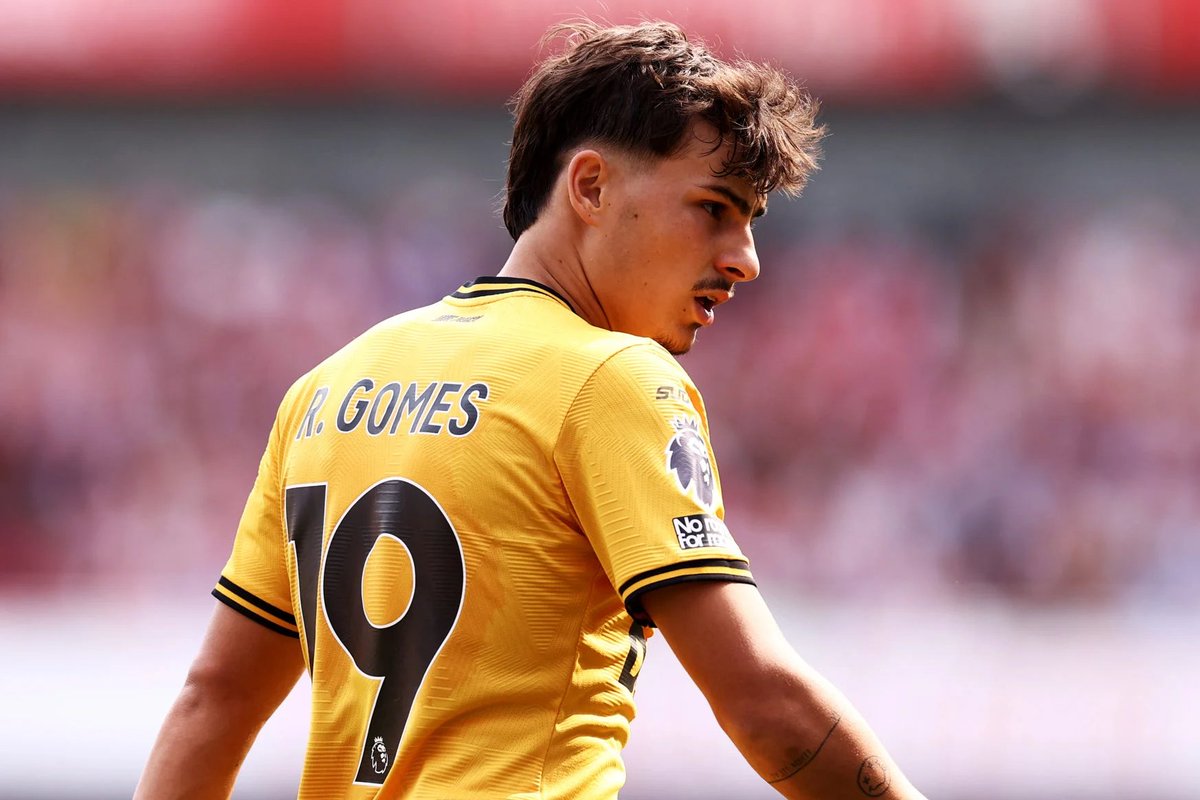 Happy birthday to Rodrigo Gomes. I don't think I've ever wanted a player to succeed at Wolves more than this lad. He's played with hunger and passion every time he's been given a chance. He also genuinely loves being at Wolves. Fantastic player with so much potential!. 🐺🇵🇹 #wwfc