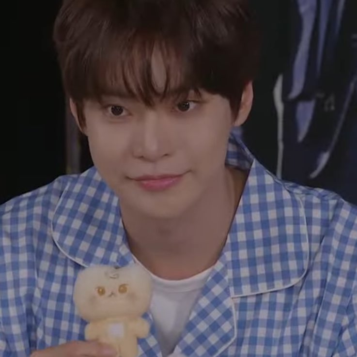otter. tweet media