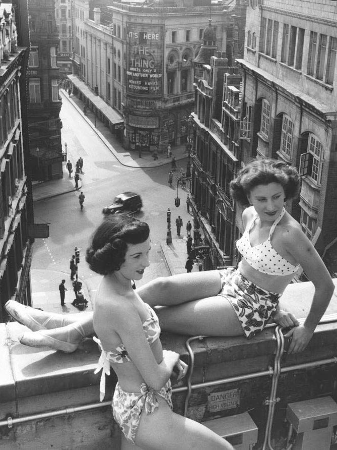 HistoryGirlBW's tweet image. Sunbathing on a rooftop in Piccadilly. London, July 1953.