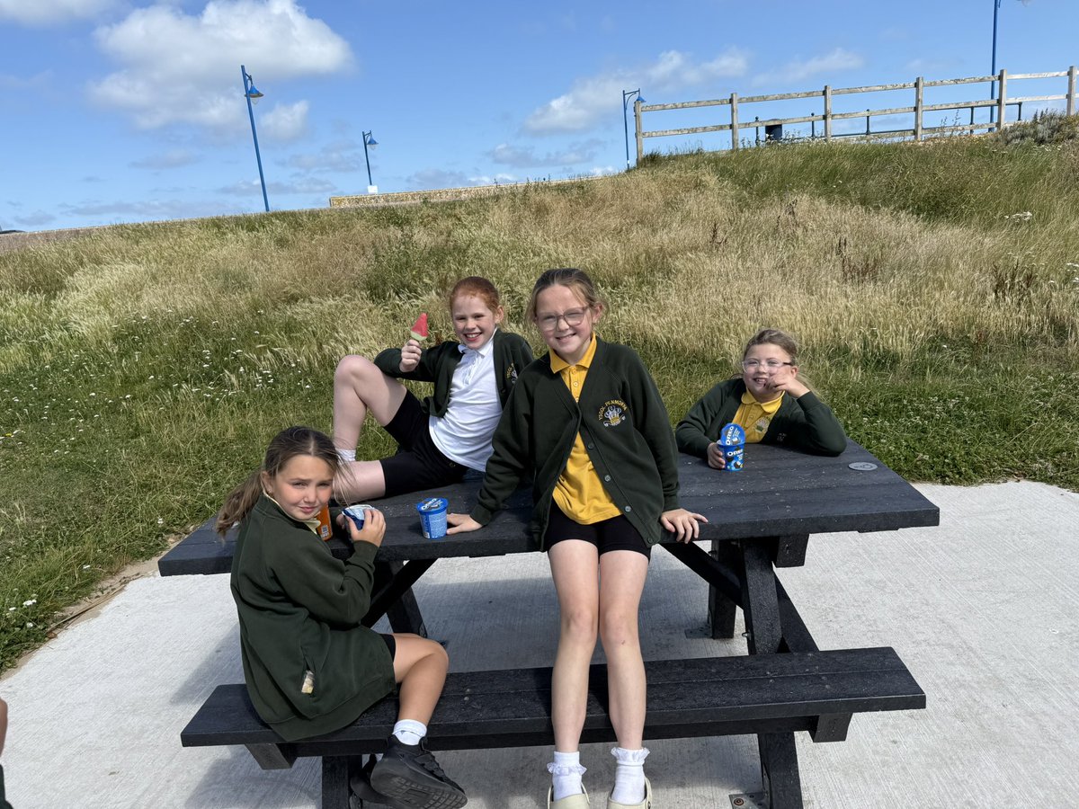YsgolPenmorfa's tweet image. A lovely morning down at the beach. #YP4T #YP4J #YPHCI #YPEIC