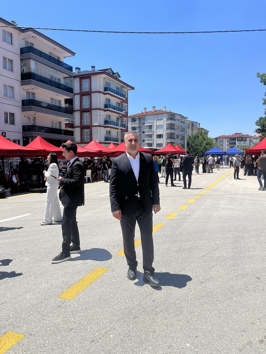 78 kişinin hayatını kaybettiği otel yangını faciasına ilişkin dava bugün Bolu’da başladı. 

Toplumumuzun yakından takip ettiği bu davanın ilk duruşmasını takip etmek ,yangında yakınlarını kaybeden ailelerin yanında olmak için ben de oradaydım. 

Yargılamanın tarafsız seyredip