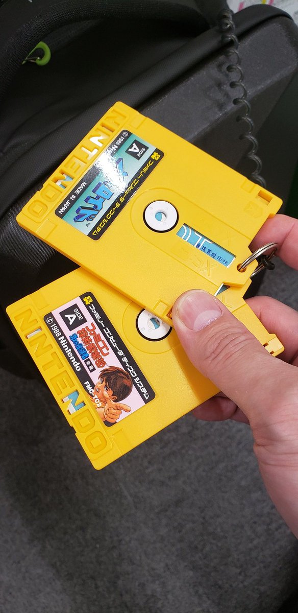 naoo__'s tweet photo. 俺の定期入れ
カッコイイから見て！！

#任天堂
#Nintendo
#ディスクシステム
#DISCSYSTEM
#メトロイド
#ファミコン探偵倶楽部
#定期入れ
#ICOCA入れ
#ちゃんと正規品だゾ https://t.co/U4bOmQIv7t