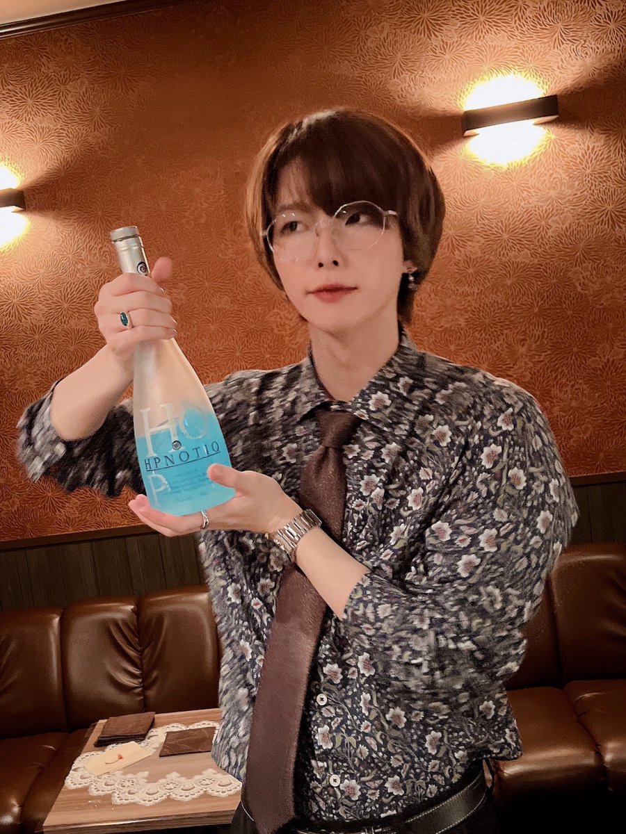 123FAVE's tweet photo. こんばんは！本日も営業しております🍾
今日はヒプノティックというリキュールのご紹介です🍸
綺麗な青色でトロピカルな味わい…とっても飲みやすく映えるお酒で女性にもオススメです🏝️
お酒が苦手な方もゴクゴクいけちゃう危険な一品、ぜひご賞味下さい🥹

#錦 #錦バー #錦夜カフェ #名古屋夜カフェ https://t.co/B0tIvibUSs