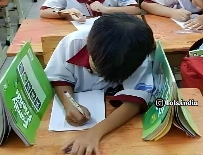 ऐसे ही बच्चे आगे चल कर फूफा बनते हैं 🙃