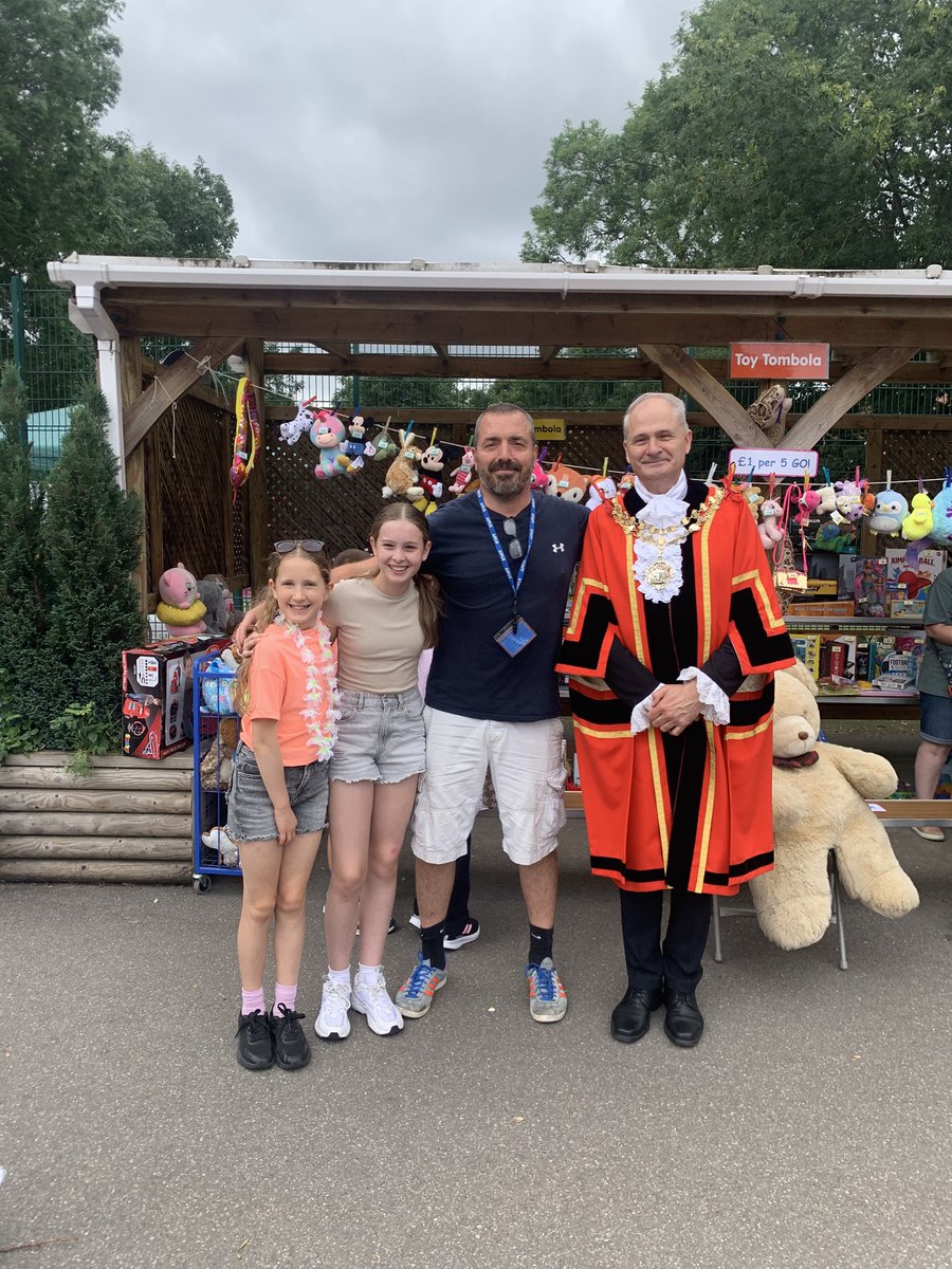 HillingdonMayor's tweet image. Received a very warm welcome from Mr Doherty and the wider St Catherine&apos;s school community in West Drayton over the weekend. Pleasure to open the school fair, and meet a few old friends too!