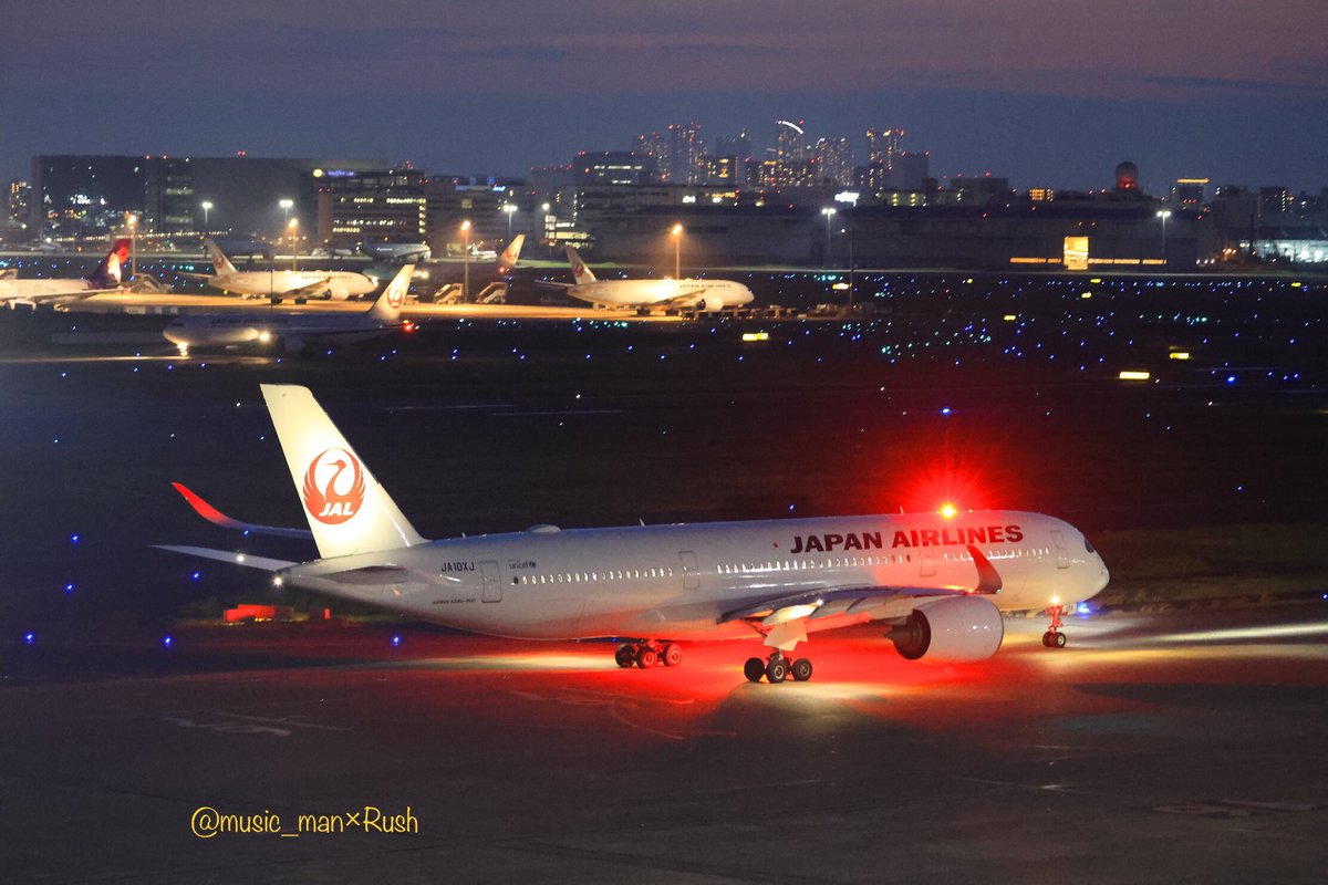 music_manxRush's tweet photo. 月曜日お疲れ様でした♪
暑さを避けて夜撮が多くなりそうです！
今週もよろしくお願いします🎶
写真は過日に撮影したものです✈︎

#JAL
#a359 https://t.co/KzipI9o9dK