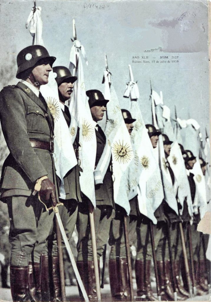 damiannnok's tweet image. 15 de julio de 1939.
La Patria marchaba con honor, disciplina y amor a la Nación.
Hombres formados al servicio del pueblo, guiados por la bandera y la causa nacional.
🇦🇷Dios, patria y familia 🇦🇷