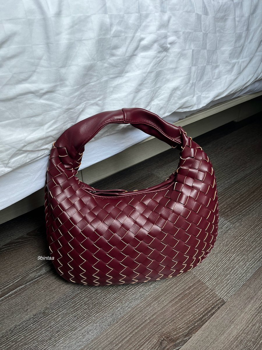 9bintaa's tweet photo. thing’s i don’t regret buying: https://t.co/QFSUaE2aab