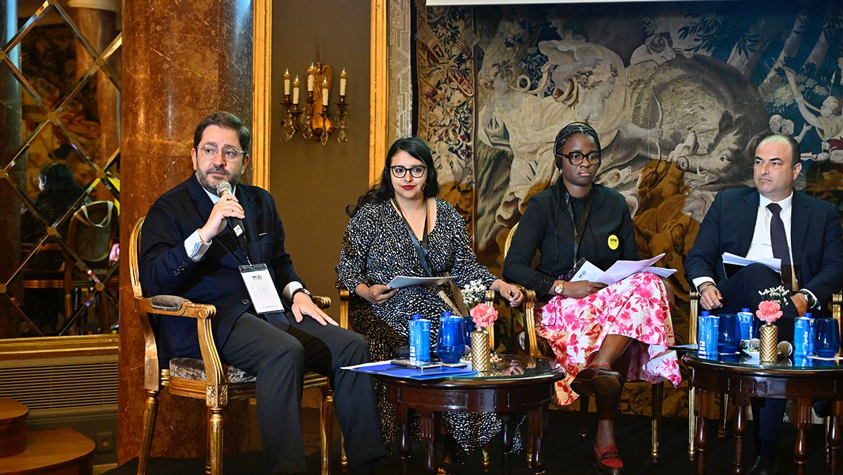 Atalayar_Fr's tweet photo. Nous avons poursuivi avec le panel « Growing Youth as the Axis of Spain-Africa Cooperation », modéré par @GraceObado, professeur associé de relations internationales et de développement durable à l'@IEuniversity 

#AfricaSpainSummit #OneAfricaForum https://t.co/sM3BR9rYIV
