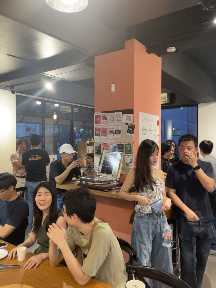 Shimal2i_eth's tweet image. Taipei @TREX_chain 🇹🇼 tour has end!!
Cutie  @blockjengirl  is doing very nice with @gemmadegem  !!!
 T-rex around asia !!!! 🦖🦖 
See you in our next station I will he there 🇲🇾