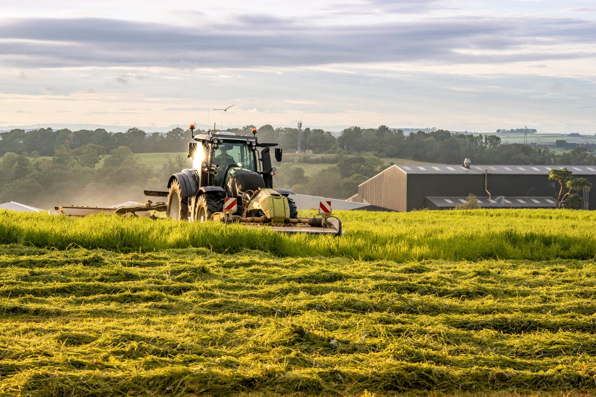 🚜 Grass cutting season is well underway and our farming customers are working flat out.

Whether it's early mornings or late nights in the cab, there's no slowing down and you'll likely spot plenty of tractors and trailers on the road.

lynxfuels.co.uk/contact