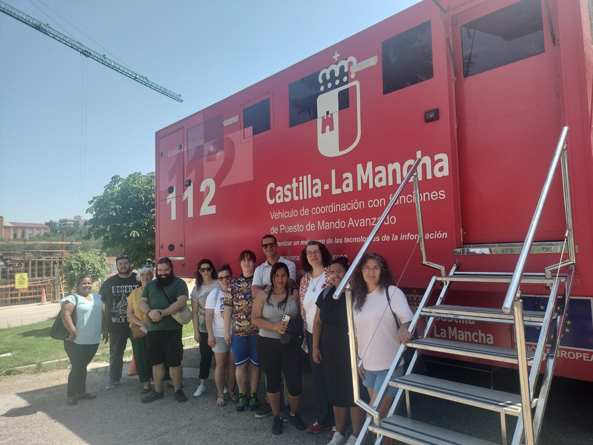 112 Castilla-La Mancha (@112clm) on Twitter photo Hoy nos ha visitado un grupo de estudiantes 📚 del curso de Atención a Múltiples Víctimas del Grupo Henares, en #Guadalajara. Han podido comprobar in situ la labor diaria del Servicio de Emergencias 🚓🚑🚒. #112clm Hoy nos ha visitado un grupo de estudiantes 📚 del curso de Atención a Múltiples Víctimas del Grupo Henares, en #Guadalajara. Han podido comprobar in situ la labor diaria del Servicio de Emergencias 🚓🚑🚒. #112clm
