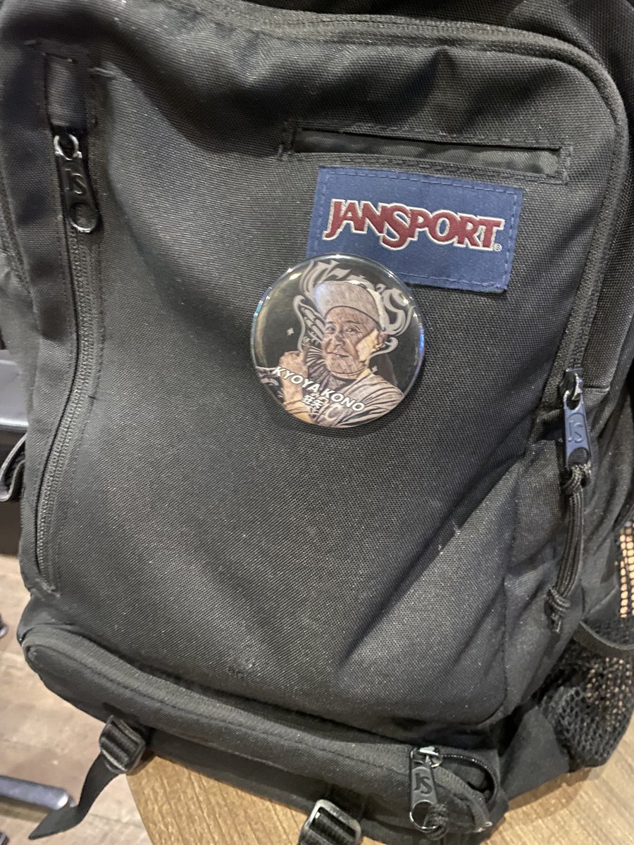 48_yoi's tweet image. 岸ちゃんがいつのまにかつけてたのでこのまま電車乗ってます。