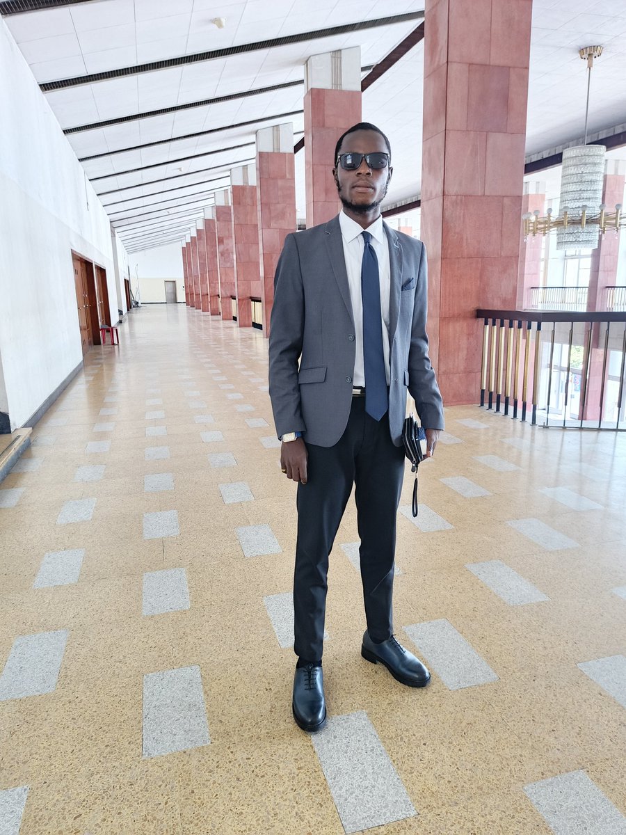 Merci,Seigneur,pour le souffle de vie et cette nouvelle année que tu m'accordes.Joyeux anniversaire à moi-même Éternelle gratitude à mes parents,piliers de mon existence.Sans eux,je ne serais rien.Que cette année soit celle de l'accomplissement total de tous les désirs de mon❤.