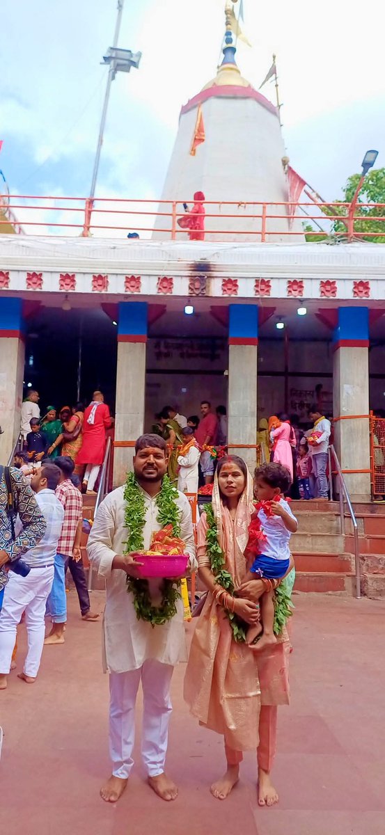 sumit21041996's tweet photo. आज दिनांक 07/07/2025 सोमवार के दिन माँ विंन्ध्यवासिनी के मंगला आरती का दिव्य दर्शन करने का परम सौभाग्य प्राप्त हुआ !!

मां विंन्ध्यवासिनी अपने बच्चों पर हमेशा अपना आशीर्वाद बनाए रखें ऐसी प्रार्थना करता हूं !!

#vindhyachaldham 

#newpost #VindhyachalMandir
@BareillyKiBarfi https://t.co/LjUne1eS7f