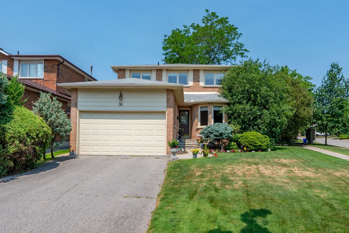 Just listed for sale: Detached, 4 bedroom + 4 bath + 2 car garage and beautiful, big backyard on quiet tree-lined corner lot in Thornhill/Markham.
Don't miss your chance to own a move-in ready family home in this incredible Thornhill neighbourhood! 
spotlight.century21.ca/thornhill-real…