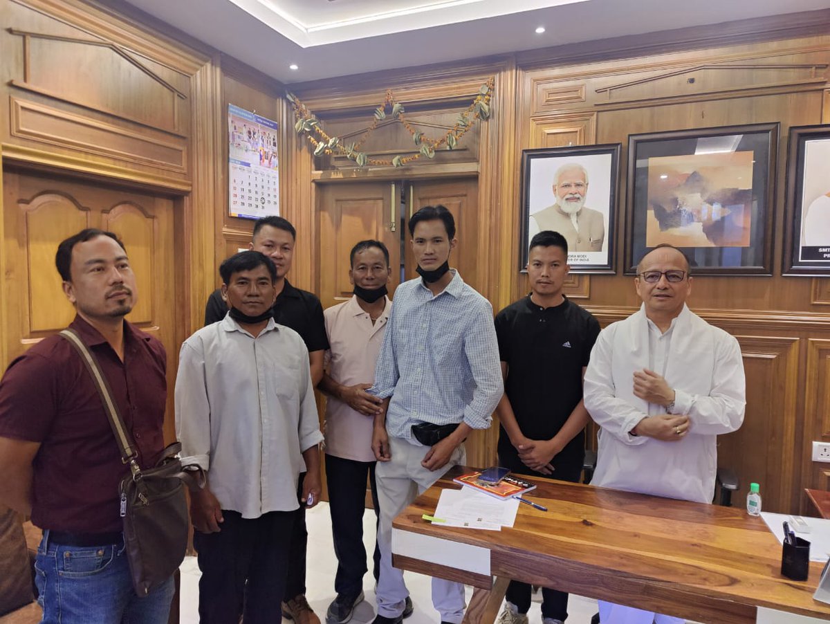 🙏Grateful to have welcomed the people of Wahengkhuman 24/16 at my residence today.

Your continued support gives us strength and purpose in our journey ahead.
#NambolAC
#thbasantakumar