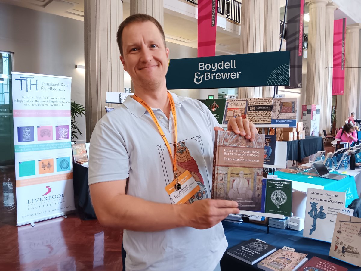 Thijs Porck stopped by our stand at #IMC2025 to see his new collection "Cultural Connections between the Continent and Early Medieval England", co-edited with Kees Dekker and László Sándor Chardonnens. Save 50% wth code BB094: buff.ly/oj7ejhk <a href="/thijsporck/">Thijs Porck</a> #Medieval