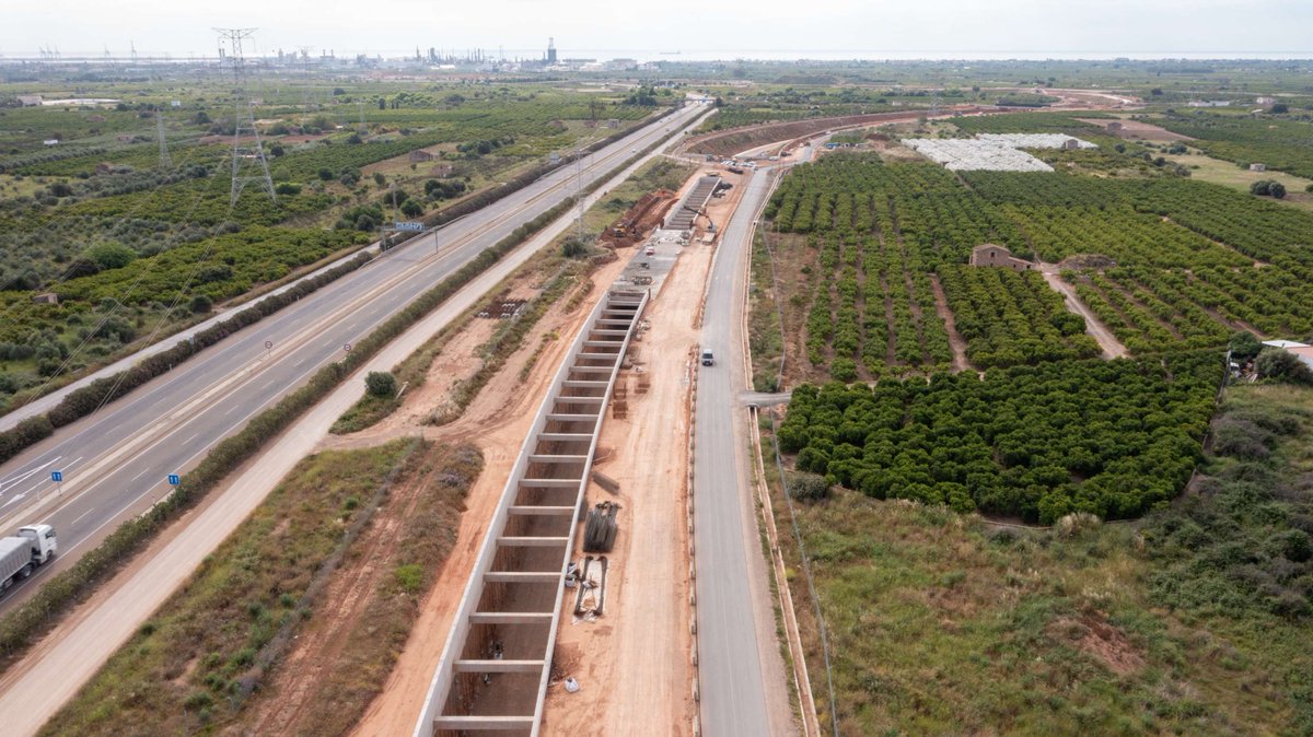 ACCESO FERROVIARIO| Transportes adjudica por 12 millones de euros el montaje de vía y la electrificación del nuevo acceso ferroviario sur puerto  #PortCastelló  #PuertodeCastellón  #AutoridadPortuaria  #Accesoferroviario #accesosur #mercancías