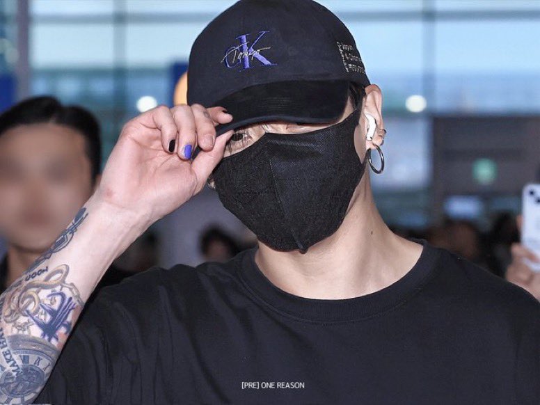 Jungkook’s nails for today’s flight omg?