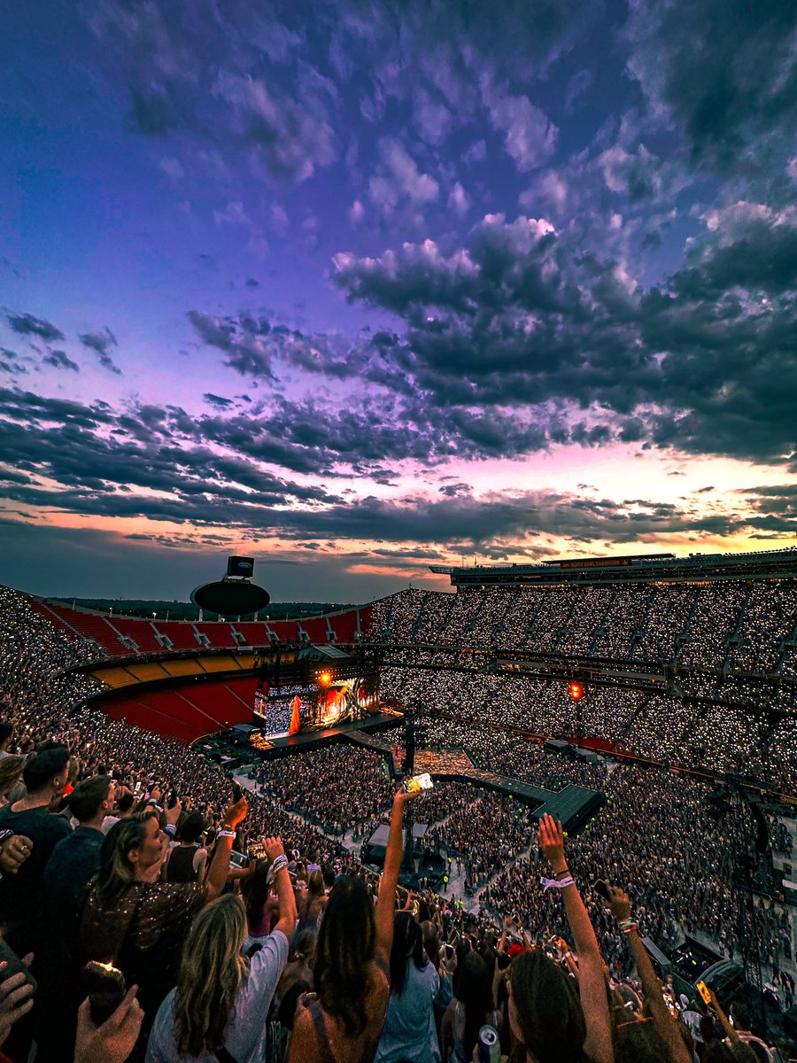 2 years ago ❤️💛 (via <a href="/noahlevy13/">the tortured Noah department</a>)