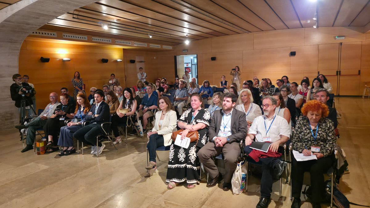 AytoAvilés (@aytoaviles) on Twitter photo 🖼️ Arranca el 1er curso de <a href="/Nebrija/">Universidad Nebrija</a> en Avilés con 60 galeristas y profesionales del arte de toda España
👉 Manuel Campa tilda de "hito histórico" estas jornadas y pronostica que la Escuela de Enfermería supondrá "un fuerte impulso" y "dinamismo"
ℹ️ Más: f.mtr.cool/dkpjnyfxtl 🖼️ Arranca el 1er curso de <a href="/Nebrija/">Universidad Nebrija</a> en Avilés con 60 galeristas y profesionales del arte de toda España
👉 Manuel Campa tilda de "hito histórico" estas jornadas y pronostica que la Escuela de Enfermería supondrá "un fuerte impulso" y "dinamismo"
ℹ️ Más: f.mtr.cool/dkpjnyfxtl