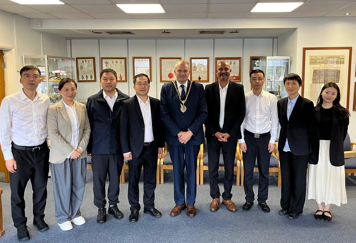 HillingdonMayor's tweet image. Hosting a Chinese Business Delegation with @HillingdonCC today. Great to meet them and hear about developing businesses relationships and partnerships. Many thanks to Andy for organising.