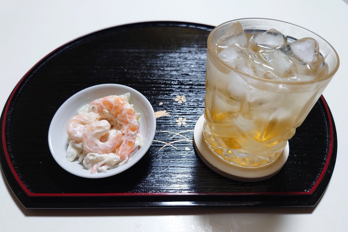 JvtGb3wzEestm19's tweet image. こんばんは✨
お疲れ様さまでした🙇

今夜も孫たちの送迎も無事に終わり晩酌タイムです

酒の肴は…
海鮮サラダにしました🐟️
ヘルシーでんめがったょー

小鉢は…
エビサラダです🦐
えがったよ🎶

んだばー
乾杯🍻✨🥃

フォローワーさんの所から天の川が見えるかなー🌠？