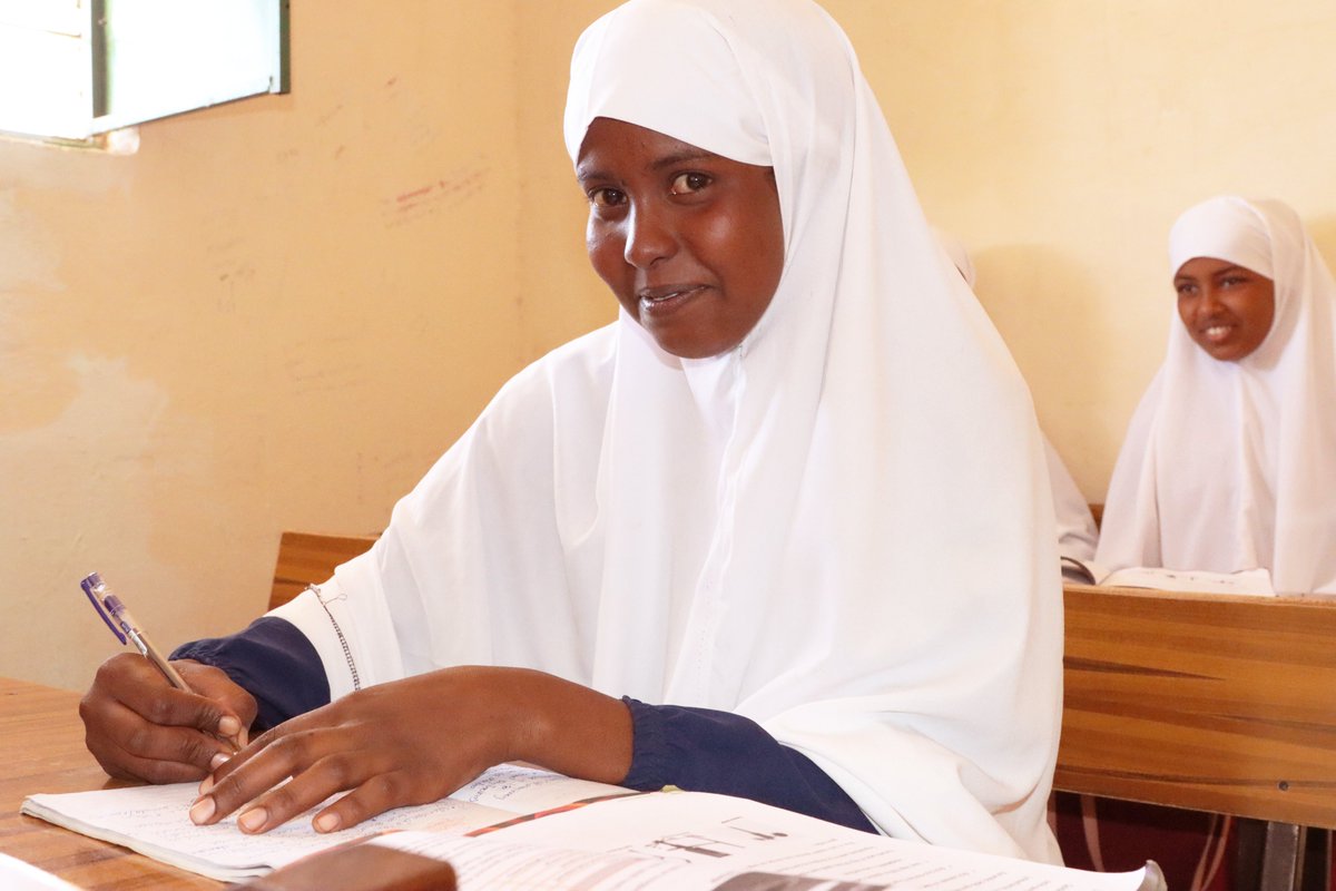 caresom's tweet image. Meet Najmo, a 7th grader in Somaliland whose future shines thanks to school meals. Grateful for @FinlandinSom and @caresom’s support, she’s thriving and aspires to become a doctor! #EndHunger #EducationForAll
Read her story: 👇tellingtheecsastory.blogspot.com/2025/07/from-h…
