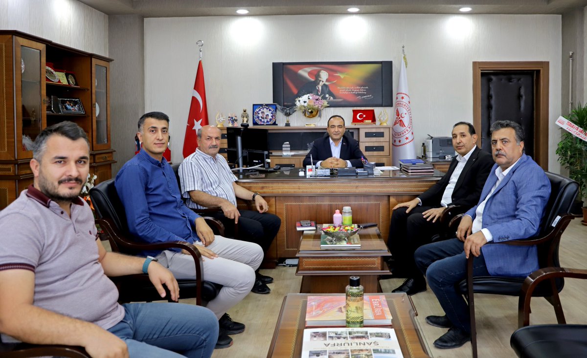 Milliyetçi Hareket Partisi (MHP) Şanlıurfa İl Başkanı Sayın Mahmut Güneş ve Türk Sağlık-Sen Şanlıurfa Şube Başkanı Sayın Selami Balcı, İl Sağlık Müdürümüz Dr. Öğr. Üyesi Erhan Berk’e hayırlı olsun ziyaretinde bulundular. 
Nazik ziyaretleri dolayısıyla kendilerine teşekkür ederiz.