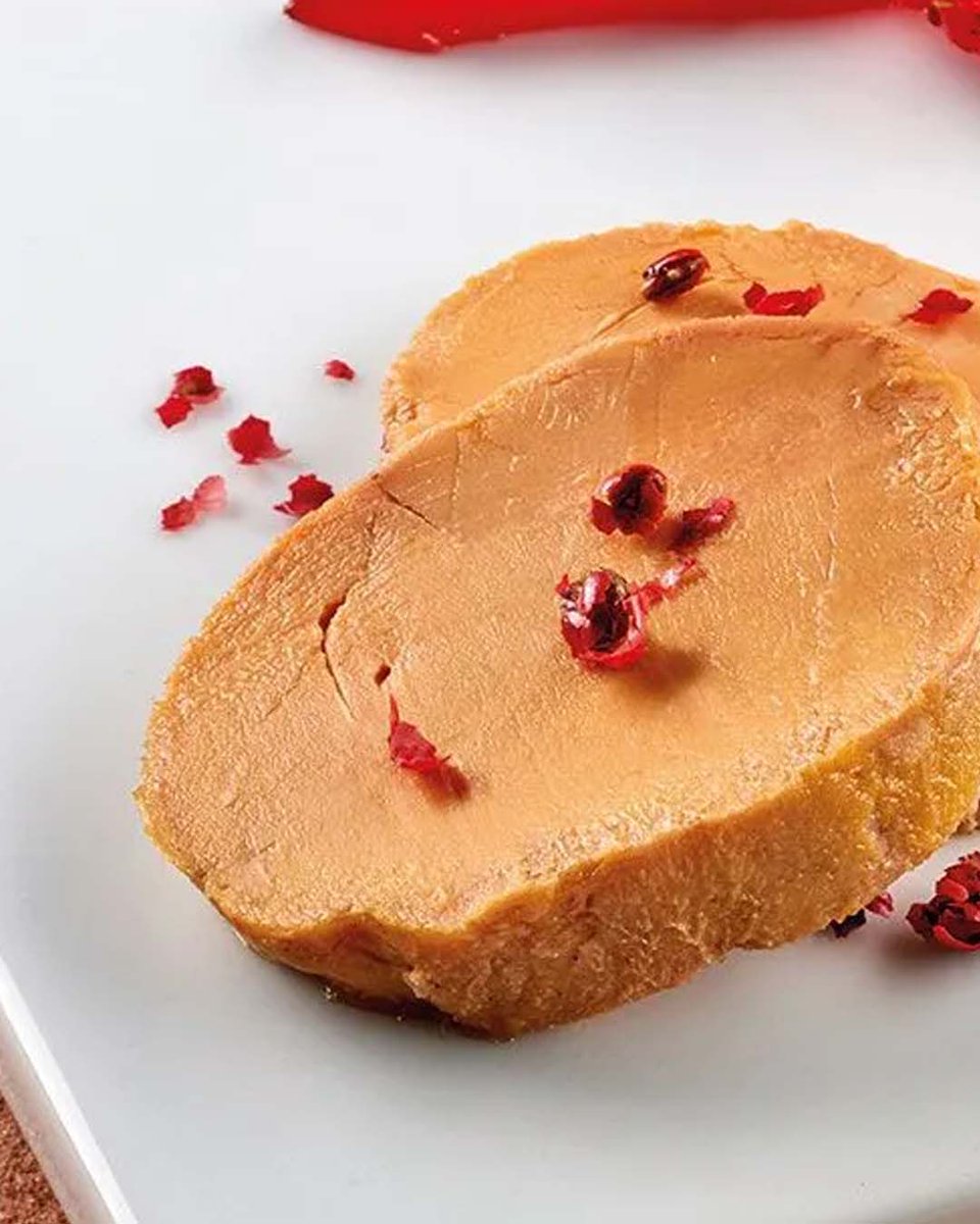 FoieMalvasia's tweet image. 📌 Un consejo Malvasía que lo cambia todo: El foie gras debe salir del frigorífico con tiempo… si quieres disfrutarlo como merece.
Déjalo reposar entre 5 y 20 minutos a temperatura ambiente antes de servir. 
#Malvasía #FoieGras #ConsejosGourmet #AltaCocina #CulturaGastronómica