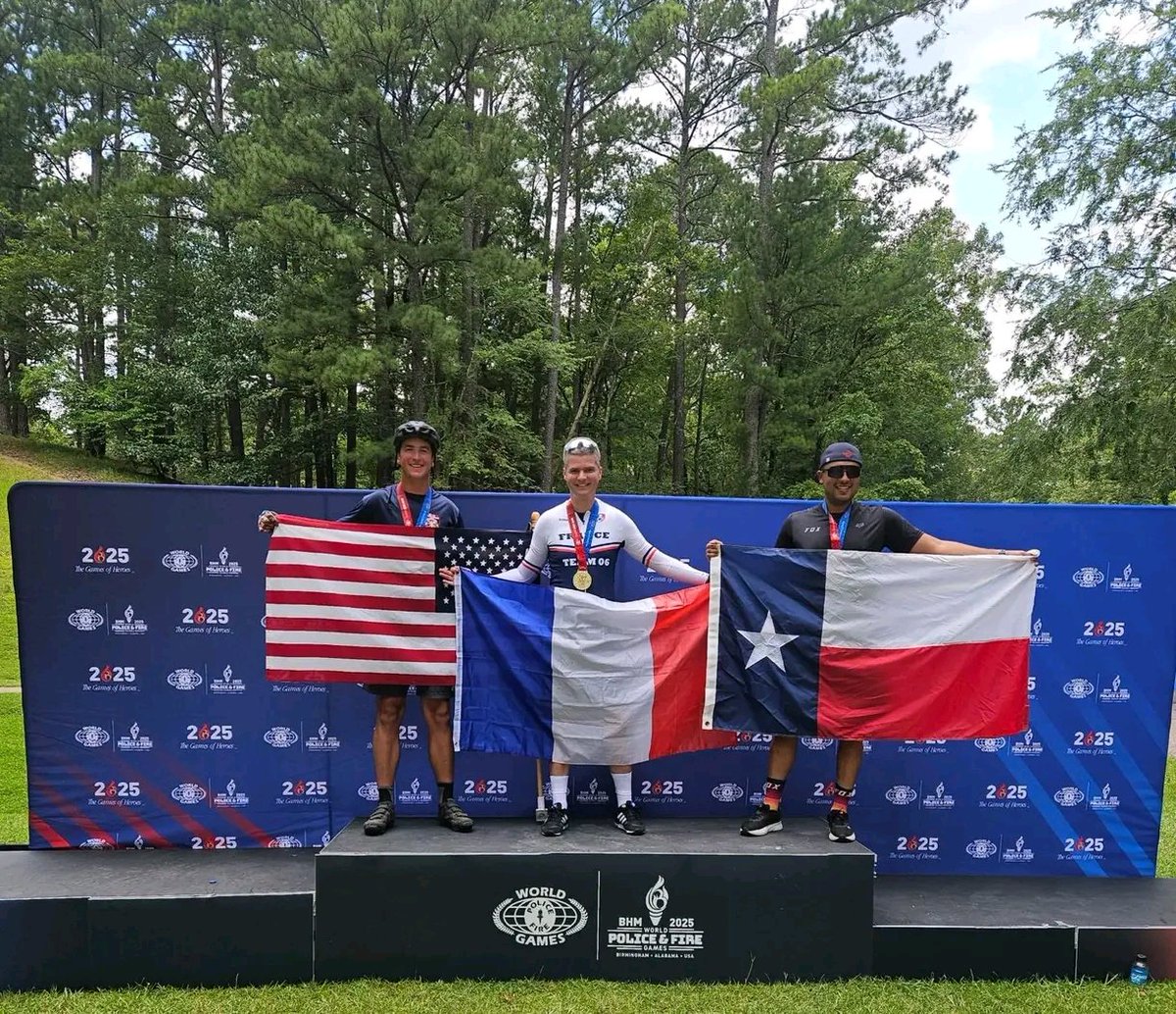 🏆 Double champion du monde ! 🇫🇷🚨

Enzo Cervesato, sapeur-pompier du SDIS 95, décroche deux médailles d’or aux Jeux Mondiaux Police-Pompier 2025 :

🚵‍♂️ VTT : victoire sous 35°C
🧭 Course d’orientation

<a href="/Sdis_95/">Sapeurs-pompiers du Val-d'Oise 🚒</a>  <a href="/udsp95/">udsp95</a>