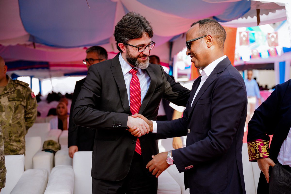 Waxaa farxad gaar ah ii ah in magalaada Muqdisho uga qeybgalo munaasabad ay ku qalinjabinayeen arday baratay qeybaha culuumta Caafimaadka iyo kuliyadda Maareynta Musiibooyinka
ee Jaamacadda Culuumta Caafimaadka ee Erdogan faraceeda Soomaaliya.
