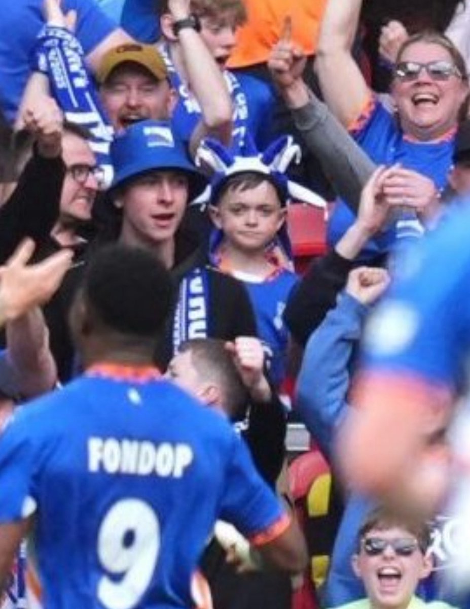 DaveRagg's tweet image. Me when I saw the new kit…

 #oafc