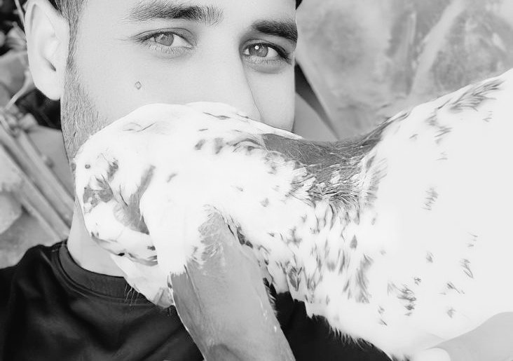 وہ لمحات جو اللہﷻ کی راہ میں گزرے، صدیوں کی بے کیف زندگی سے حسین تر ہیں۔
وہ ایمانی نور، جس نے دلوں کو منور کیا، ہزاروں ظاہری روشنیوں سے کہیں زیادہ قوی تر ہے۔ اس فانی زندگی کے ختم ہو جانے پر کیا افسوس.!
 جب کہ حیاتِ ابدی اپنے تمام تر حُسن کے ساتھ ہماری منتظر ہے🫀
#درویش