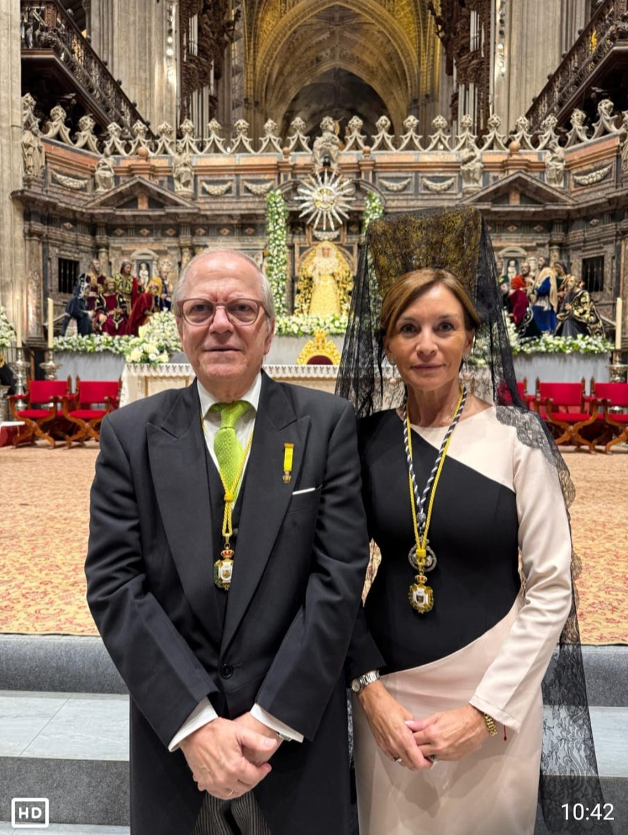 RICOMSevilla's tweet image. Representación del Real e Ilustre Colegio Oficial de Médicos de Sevilla, con motivo de la Coronación Canónica de Maria Santísima del Rocío de la Hermandad de la Redención.