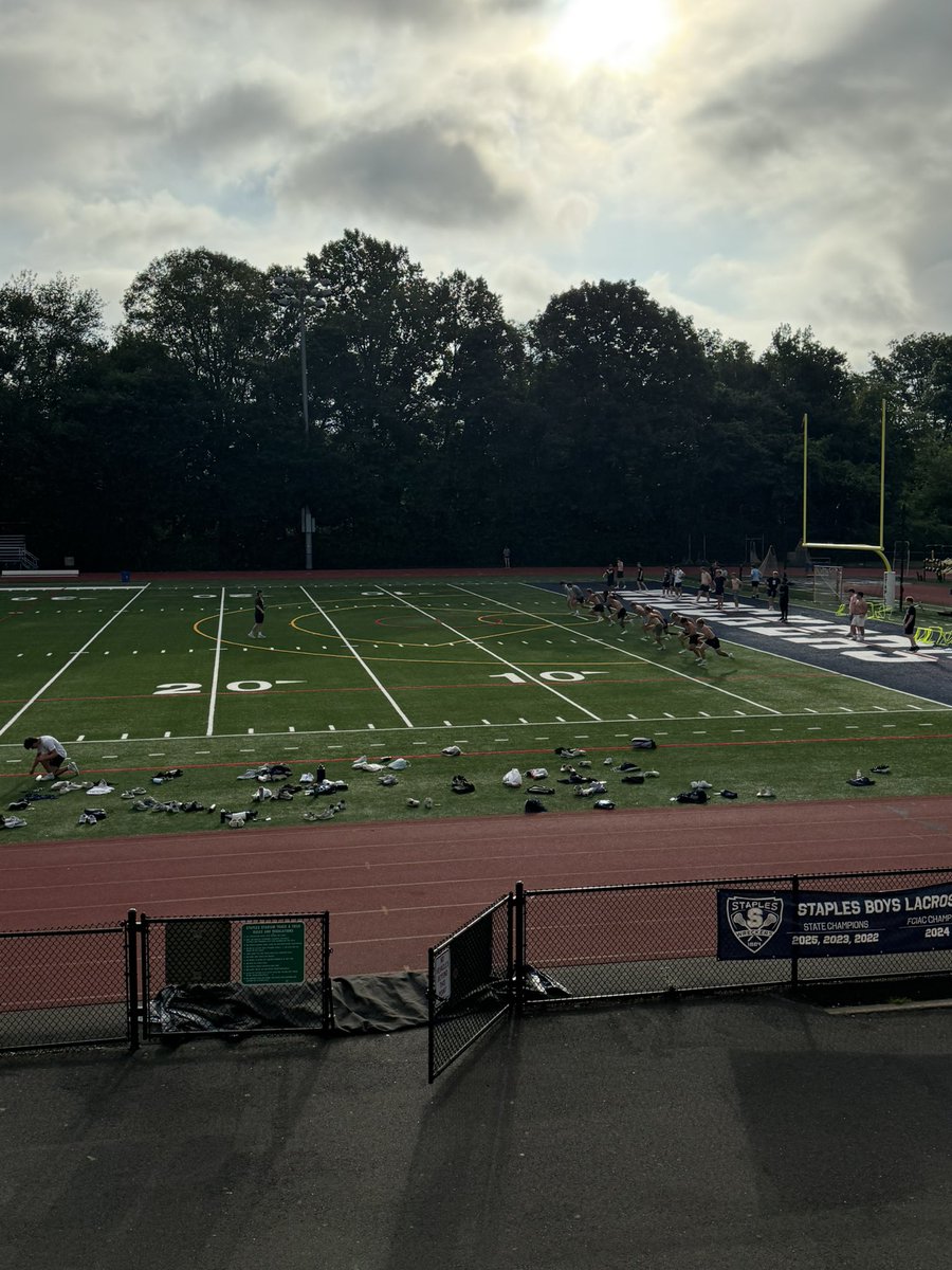 StaplesFootbal1's tweet image. 2005 Staples Football highlights in the weight room this morning for today’s Strength & Conditioning!!
Brian Levine and DJ Stefkovich dominating!!
GO WRECKERS!! #cthsfb