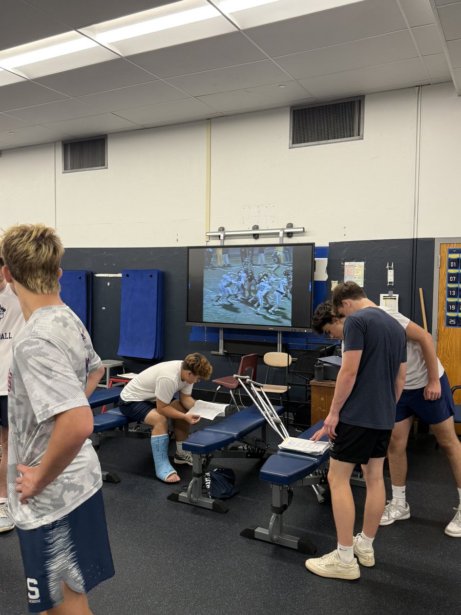 StaplesFootbal1's tweet image. 2005 Staples Football highlights in the weight room this morning for today’s Strength & Conditioning!!
Brian Levine and DJ Stefkovich dominating!!
GO WRECKERS!! #cthsfb