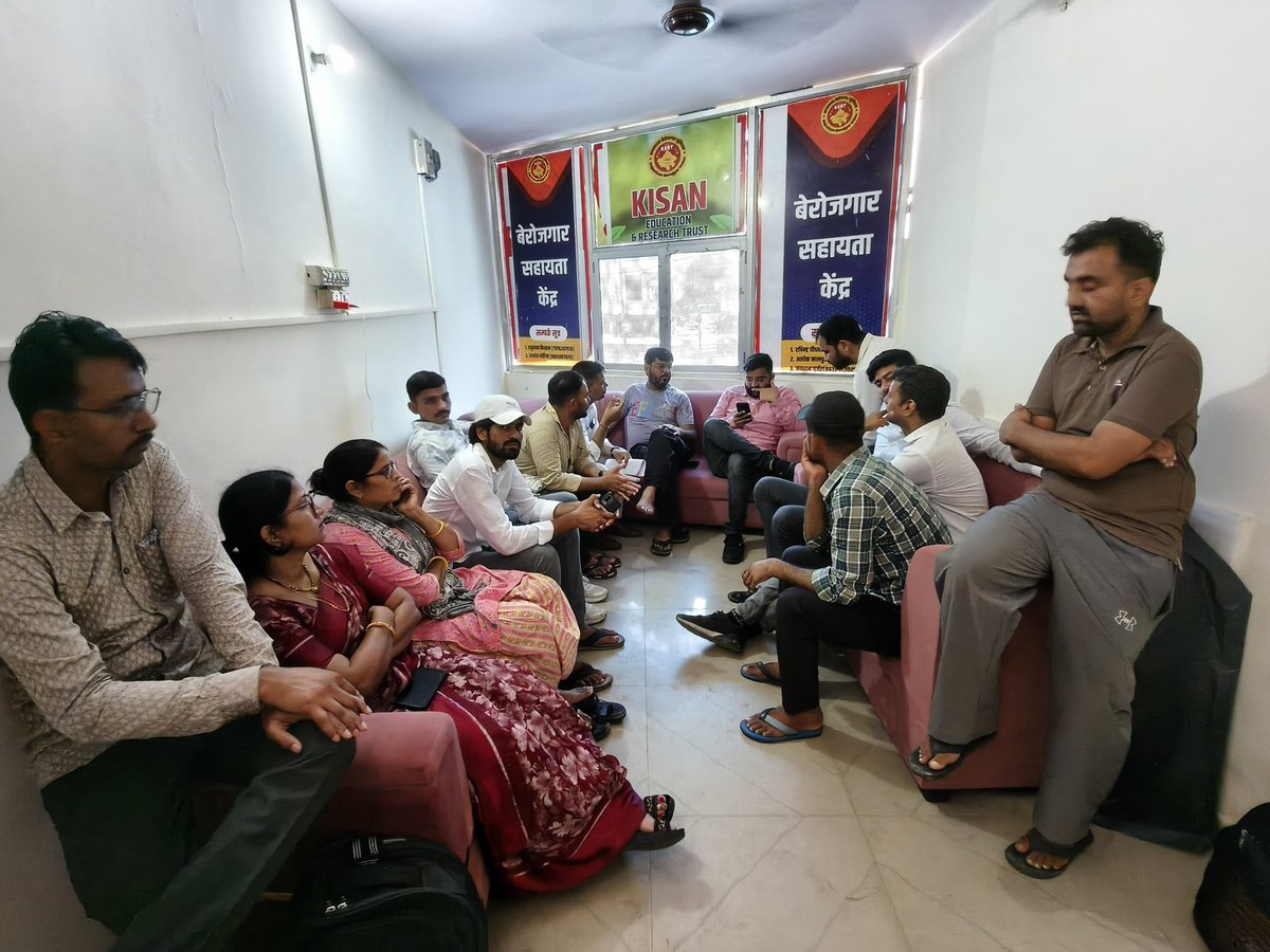 HANUMAN KISAN (@hanumankisan) on Twitter photo आज बेरोजगार कार्यालय पर VDO भर्ती 2021 को लेकर संबंधित अभ्यर्थियों से विस्तार से चर्चा करके कल सुबह माननीय शिक्षा मंत्री <a href="/madandilawar/">Madan Dilawar</a> जी और बुधवार को RSSB अध्यक्ष माननीय <a href="/alokrajRSSB/">Alok Raj</a> जी से मिलने का समय लिया है ।।
आगामी सुनवाई में माननीय मुख्यमंत्री <a href="/BhajanlalBjp/">Bhajanlal Sharma</a> जी के आदेशानुसार आज बेरोजगार कार्यालय पर VDO भर्ती 2021 को लेकर संबंधित अभ्यर्थियों से विस्तार से चर्चा करके कल सुबह माननीय शिक्षा मंत्री <a href="/madandilawar/">Madan Dilawar</a> जी और बुधवार को RSSB अध्यक्ष माननीय <a href="/alokrajRSSB/">Alok Raj</a> जी से मिलने का समय लिया है ।।
आगामी सुनवाई में माननीय मुख्यमंत्री <a href="/BhajanlalBjp/">Bhajanlal Sharma</a> जी के आदेशानुसार
