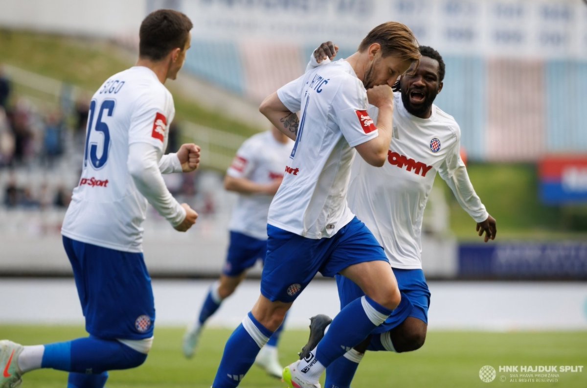 Fala na svemu šta si da za ova dva najlipša dresa 💙❤️  ❤️💙