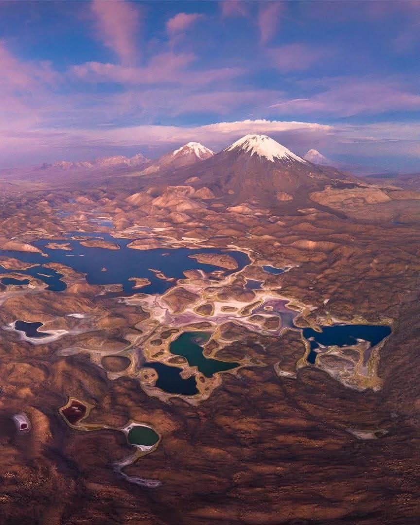 ¡Buenos días coterraneos! ☀️
La semana comienza con esta maravilla de la naturaleza como lo son las lagunas de Cotacotani en nuestro altiplano regional. 😍
Foto: marcograssiphotography
#Arica #aricaesbacán #aricayparinacota #Chile